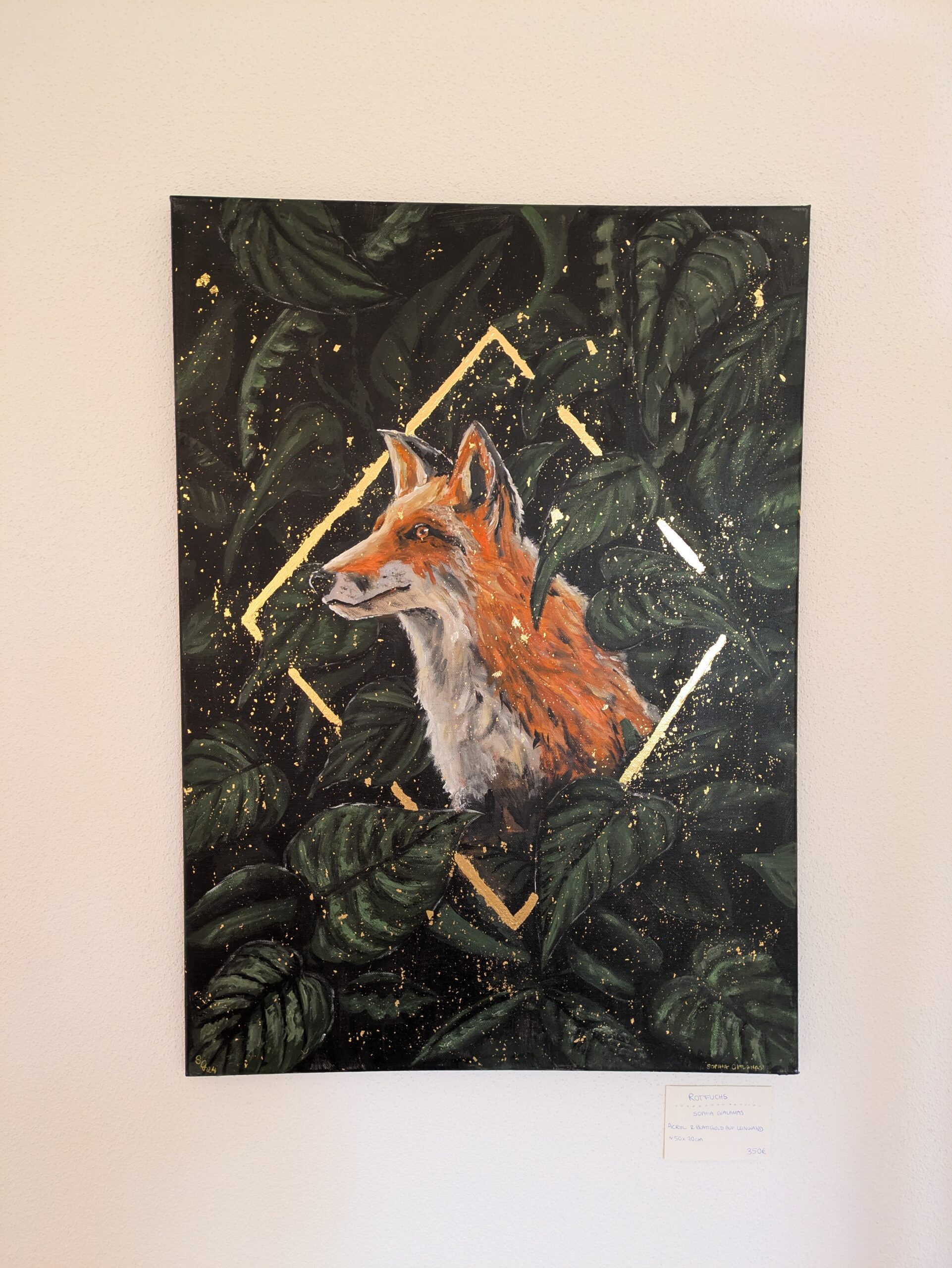 Fuchs im Gebüsch mit Goldraute umrandet